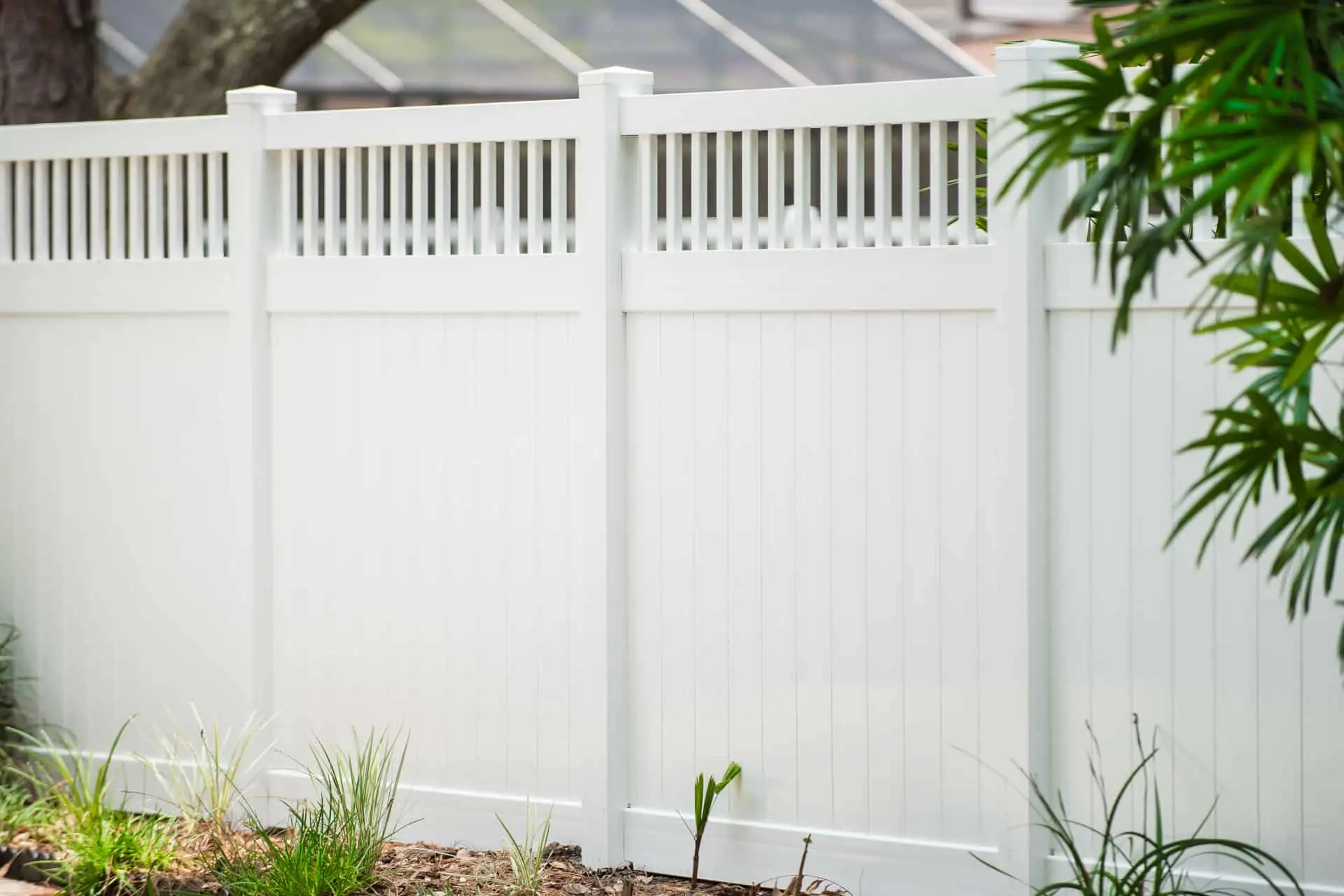 Utah Fencing vinyl fence - Melrose Privacy Spindle