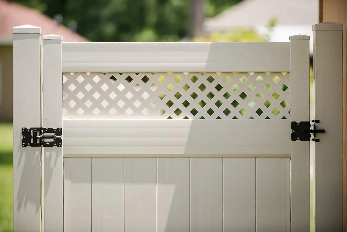 Utah Fencing vinyl fence - Tan Hamilton Aberdeen Gate