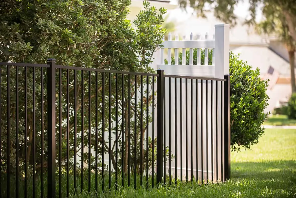 Utah Fencing aluminum fence - Heritage 2
