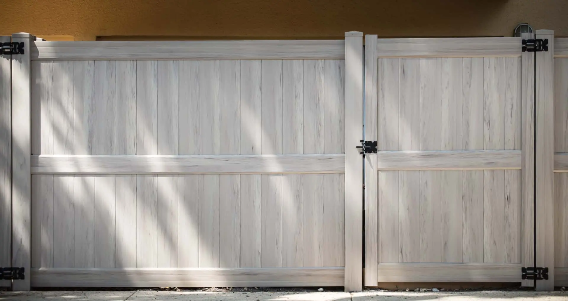 Utah Fencing vinyl fence - Heartwood Weathered Gray 2
